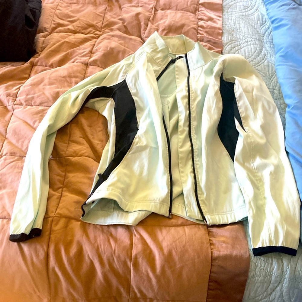 Women’s windbreaker